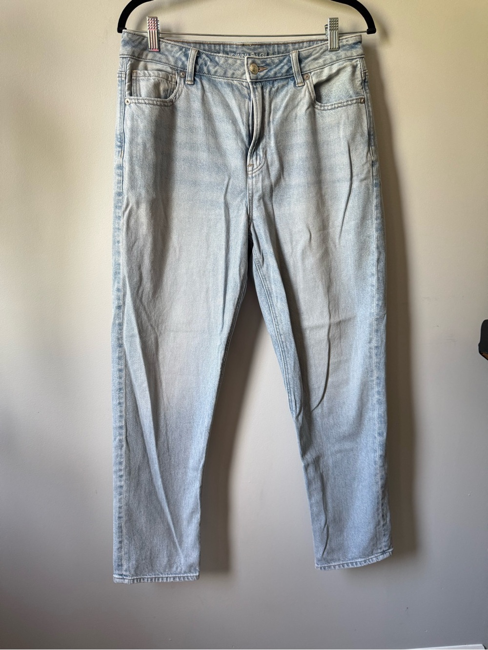American Eagle Outfitters Light Wash Relaxed Jeans